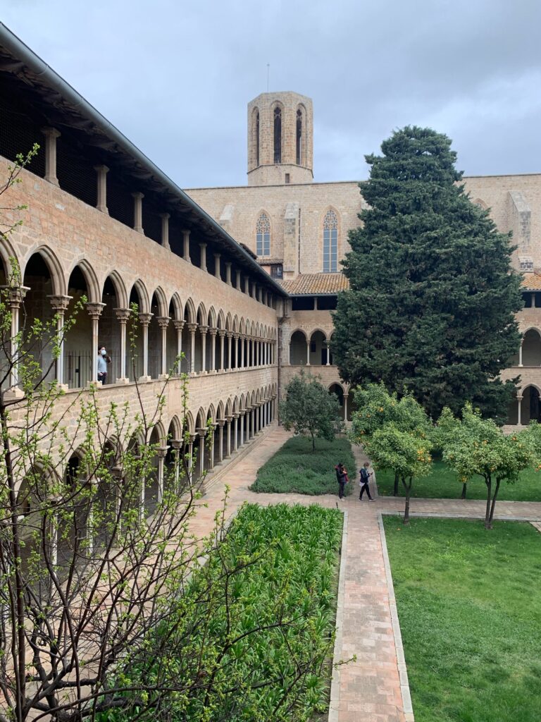 バルセロナ観光、ペドラルベス修道院