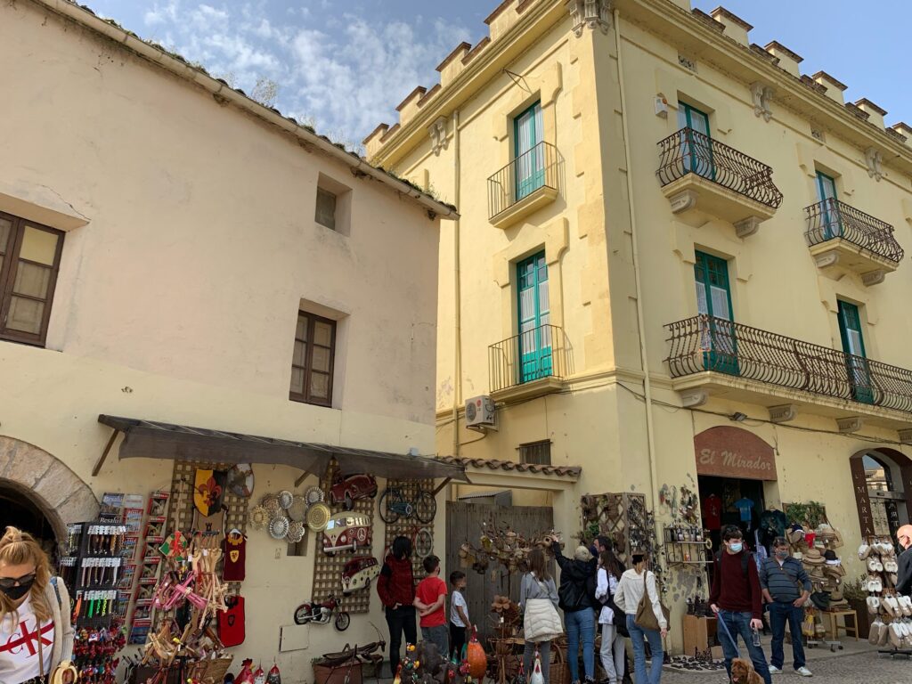 スペインジローナの観光必須な街、べサル