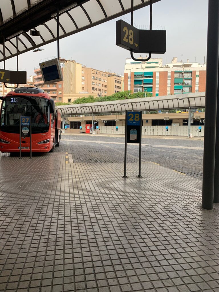 バルセロナからフランスにバス旅行