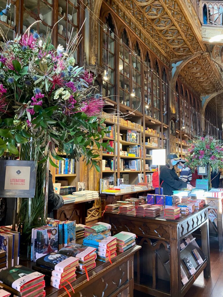 ポルトの世界一美しい本屋さん「レロ書店」