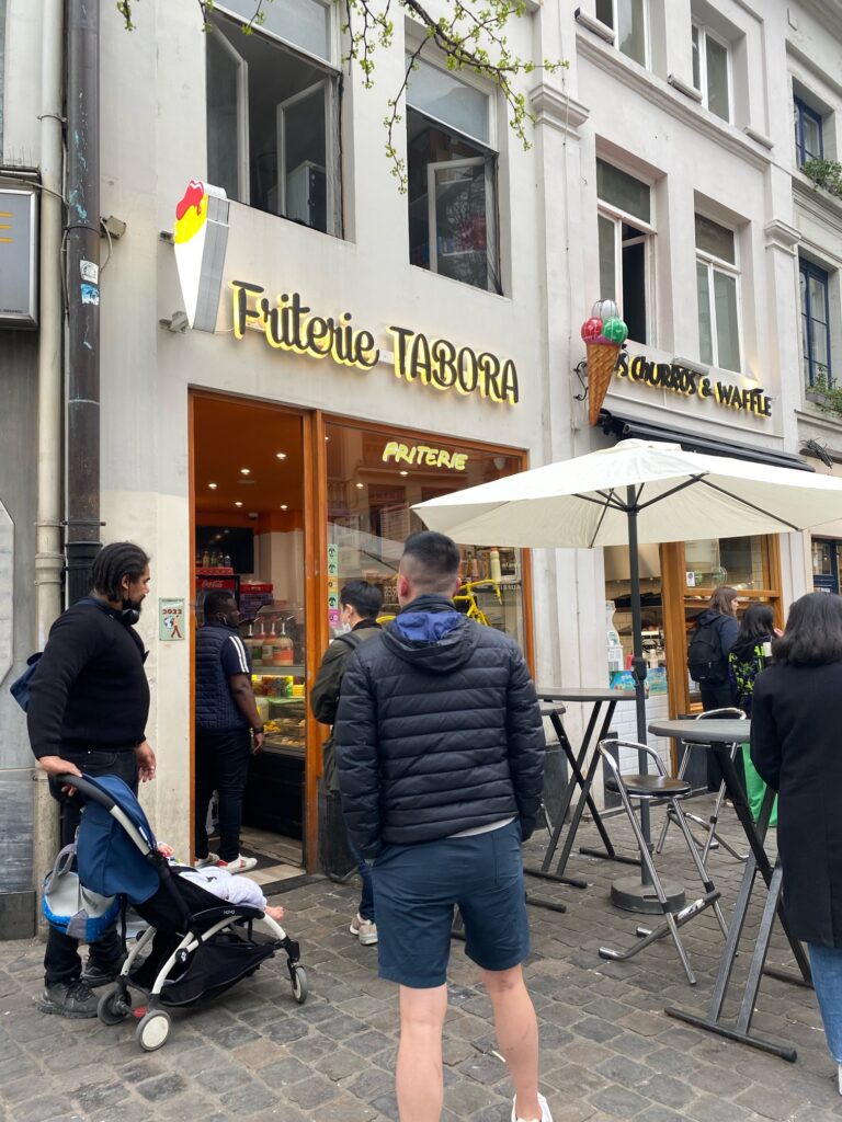 ベルギー名物の一つ！フライドポテトのお店「Friterie Tabora」