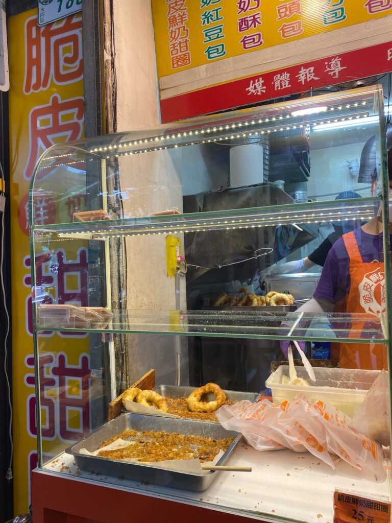 台湾初心者が挑む台湾ローカル牛肉麺屋「劉山東牛肉麺」と台湾ドーナツ屋「脆皮鮮奶甜甜圈」