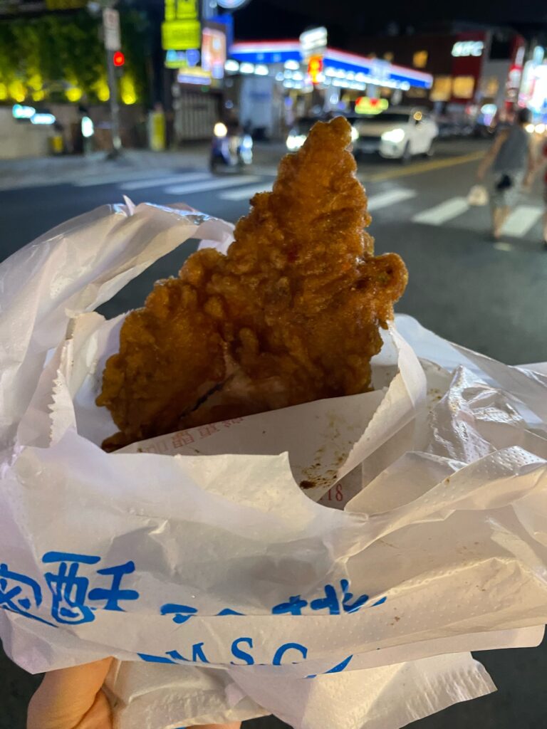 士林夜市の美味しいものを台湾人夫が紹介！鶏肉フライのジーパイ