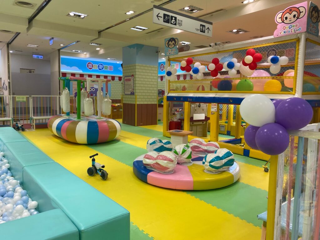 台湾の天母の三越デパートの中の「愛楽園」（yukids）子供遊び場