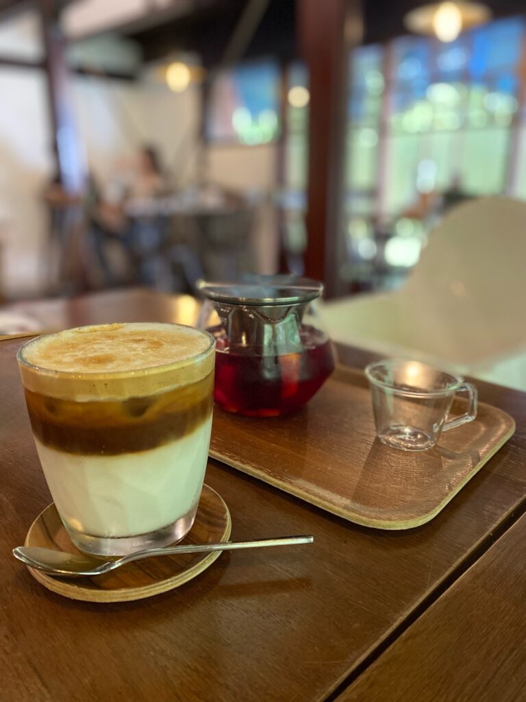 台湾の陽明山でブランチ「Cama Coffee Roasters」