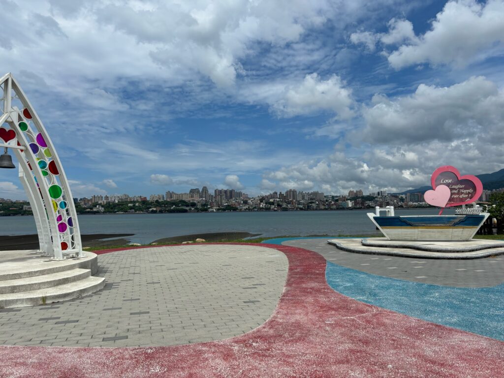 台湾のバリ（八里）まで日帰り旅行、サンドアートやおすすめのカフェ「水湾餐庁Waterfront 八里店」でアフタヌーンティー