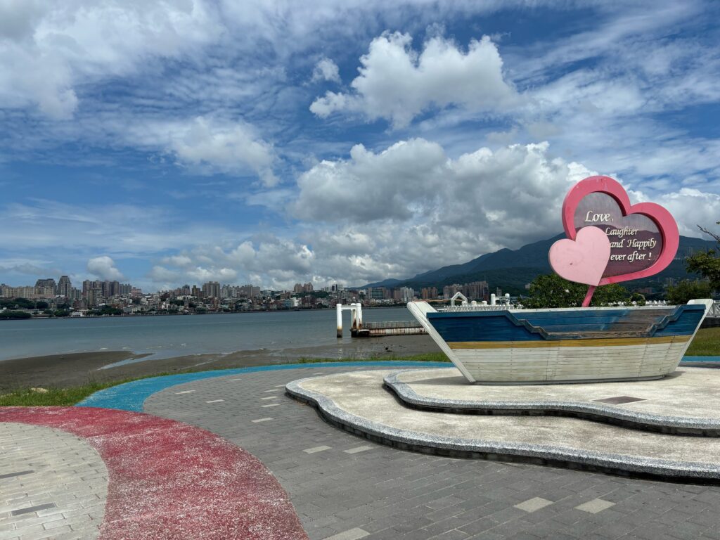 台湾のバリ（八里）まで日帰り旅行、サンドアートやおすすめのカフェ「水湾餐庁Waterfront 八里店」でアフタヌーンティー