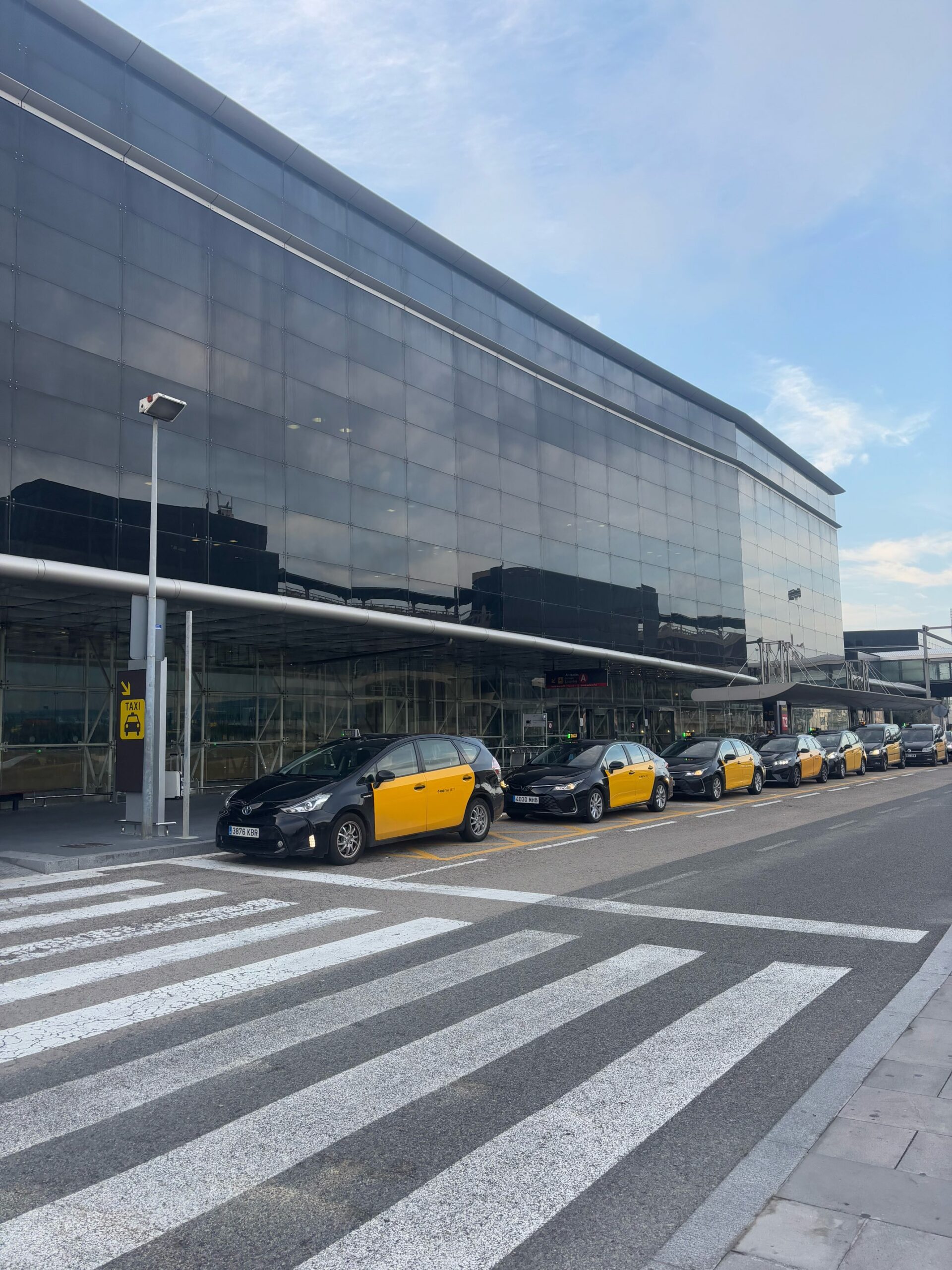 バルセロナ空港で詐欺？泥棒？怪しい人にはご注意を。