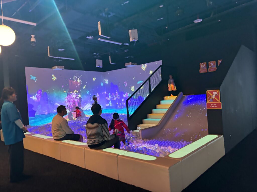 台湾の台北から近い林口にある三井アウトレット、新館にできた「Little planet」子ども遊び場に行ったよ